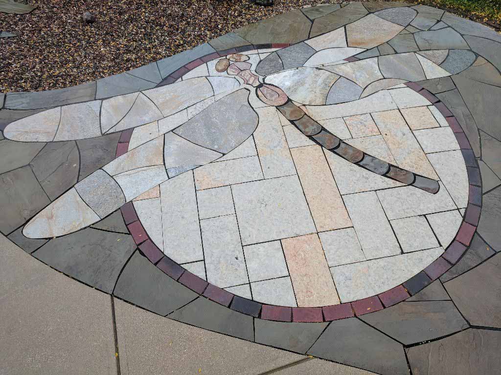 Dragonfly_StainedGlass_BluestoneIrregular_ChiltonStone_RusticGoldPatterenedFlagstone_QuartziteFlagstone2-311-1500-800-80b