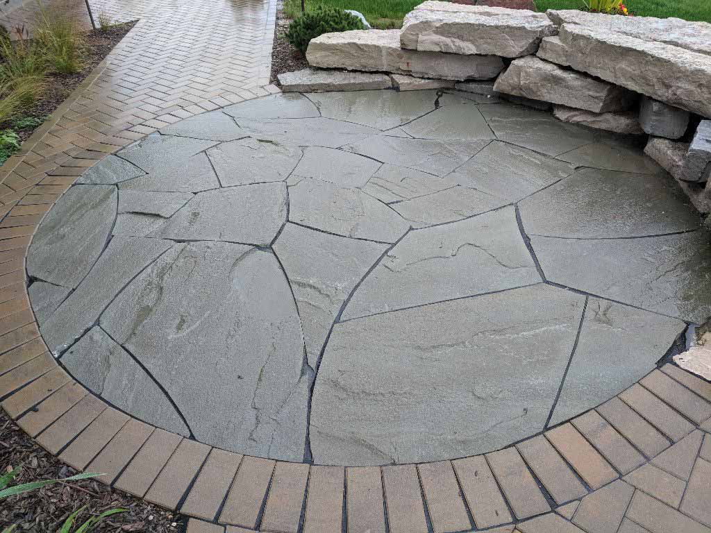Front_Walk_Unilock_Holland_Premier_Herringbone_Outcropping_Seat_Wall__New_York_Bluestone_Courtyard-417-1500-800-80b