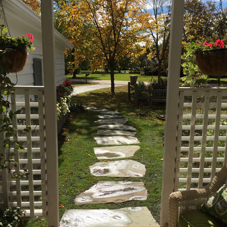 bayside-wi-stepper-pathway-after-irregular-bluestone-steppersb